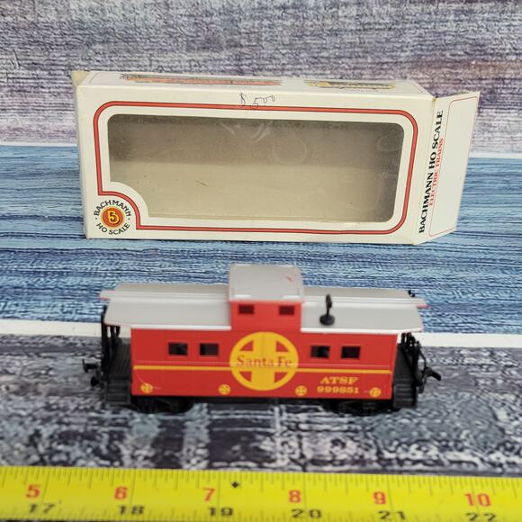 Bachmann H.O scale ATSF Santa Fe caboose  train car red/silver - Picture 1 of 8